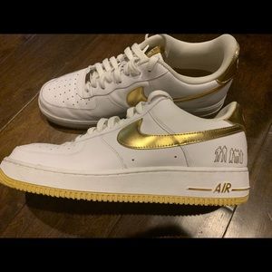 RARE NIKE AIR FORCE 1 07 PLAYERS WHITE/ METALLIC-GOLD 315092-171